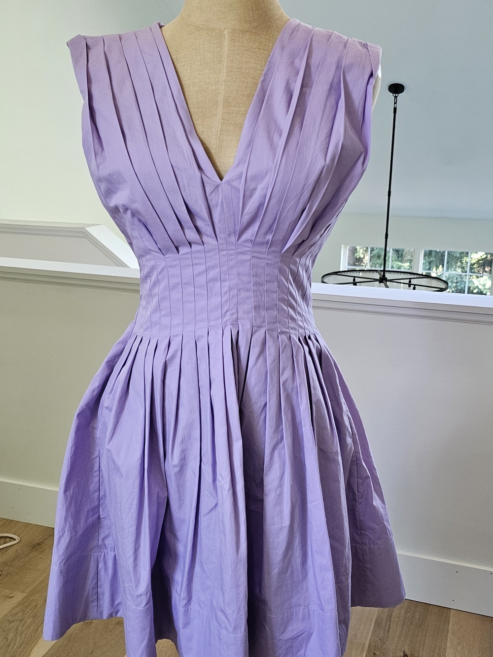 Banana Republic Lavender Pleated V-Neck Sleevless Midi Dress Woth Pockets Size 2
